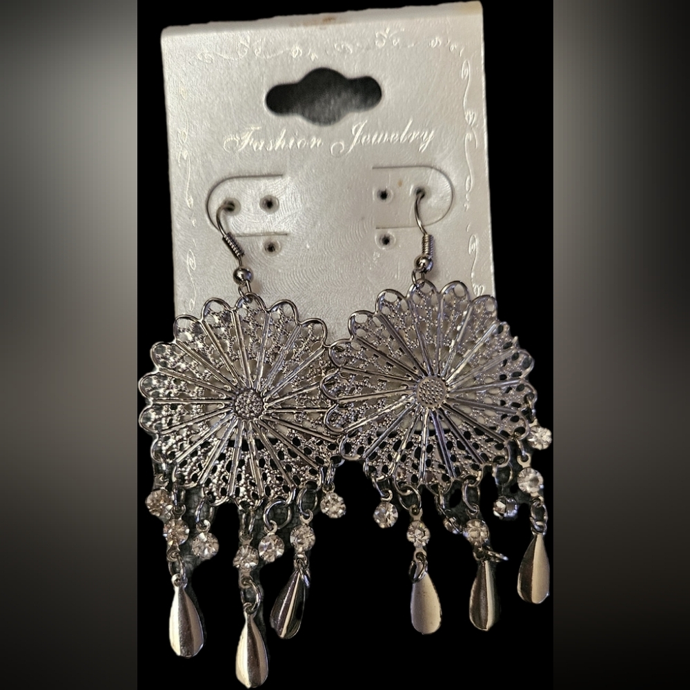 NWT Elegant Silver Dream Catcher Dangle Earrings